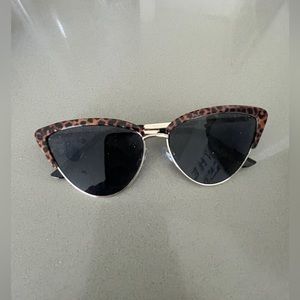 Metal cheetah print and black metal Sunglasses